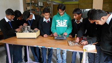 <span>Trade</span>Electronic Mechanic